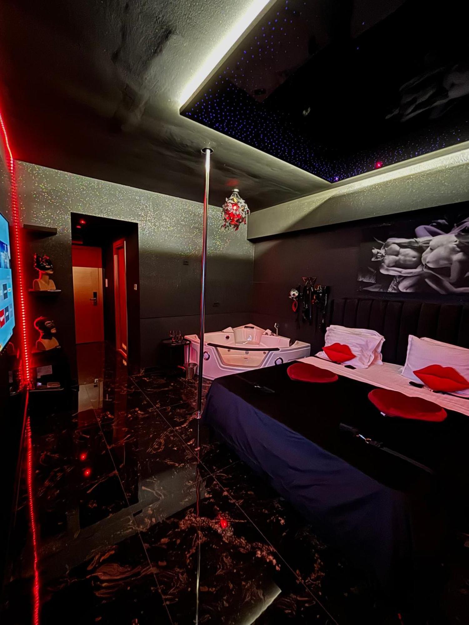 Romeo Nights - Love Rooms - Adults Only Бухарест Екстер'єр фото